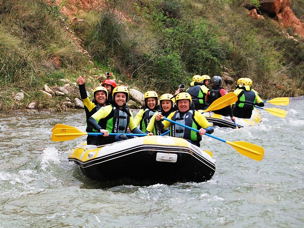 Descensos en balsa de rafting con toda la familia por el río Iregua de La Rioja