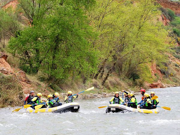 Descensos en balsa de rafting con toda la familia por el río Cidacos de La Rioja